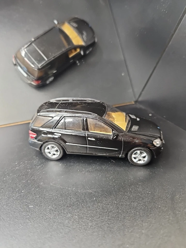Model 1/43 Mercedes ML500 2008 - Immagine 2 di 4
