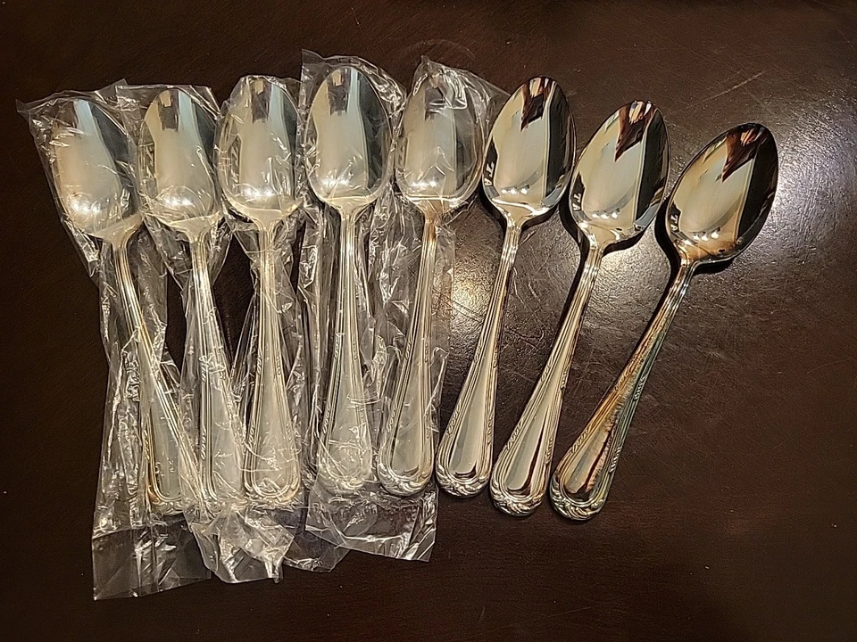 The Main Course Silverware 40 Pc 8 Settings Bloomingdale's Versailles MNF41 Flat - Image 3 of 4