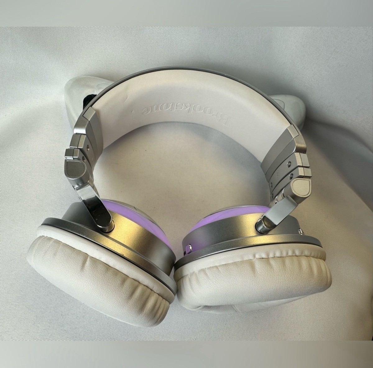 Brookstone 320538 Limited Edition Ariana Grande Wireless