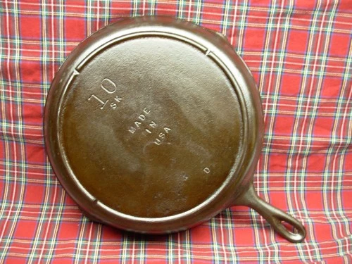 LARGE VINTAGE LODGE 3 NOTCH HEAT RING NUMBER 10 SK MADE IN USA CAST IRON SKILLET