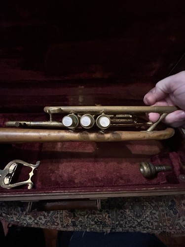 VINTAGE YORK #1581 CORNET With Mouthpieces and Case - Picture 4 of 24