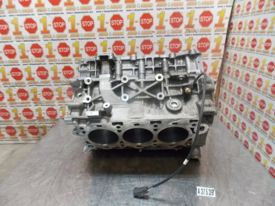Bloque de cilindros de motor MAZDA 6 2003-2005 3,0 L AJ0302200 OEM Foto 2 de 4