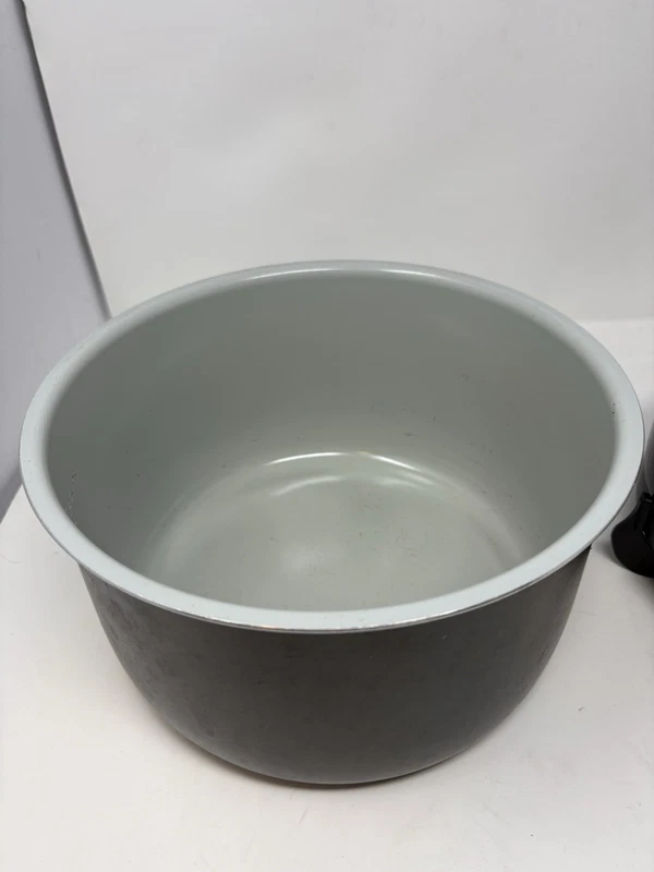 6.5-quart gray nonstick inner cooking pot for the Ninja 300 series
