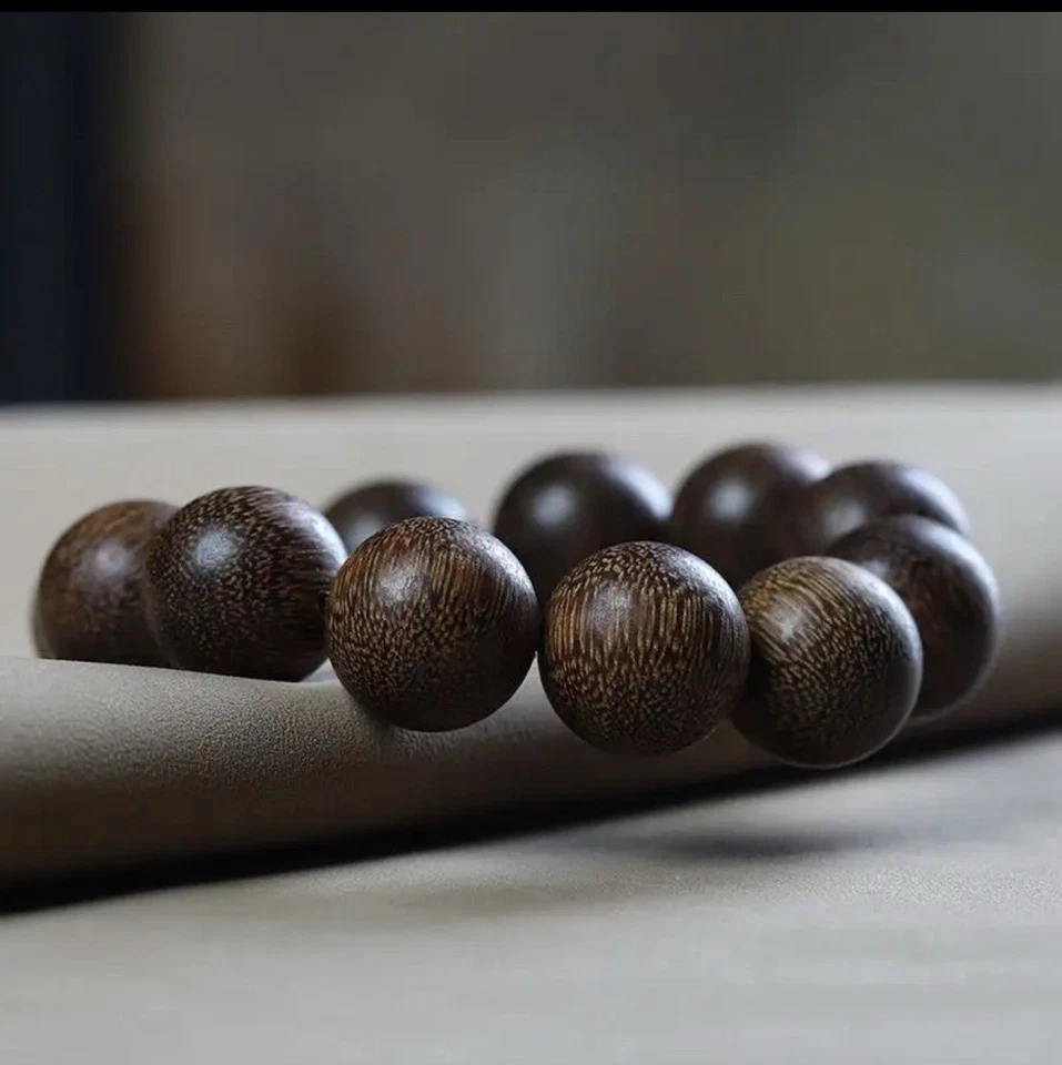Pulsera de 15 cuentas de madera de agar blanco natural 20MM con caja Foto 4 de 4