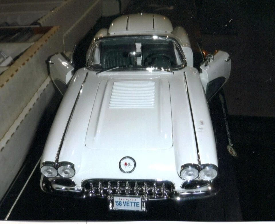 1958 CHEVROLET CORVETTE 1958 WHITE 1/2 SCALE BY GEARBOX NIB NEVER DISPLAYED - Image 3 of 4