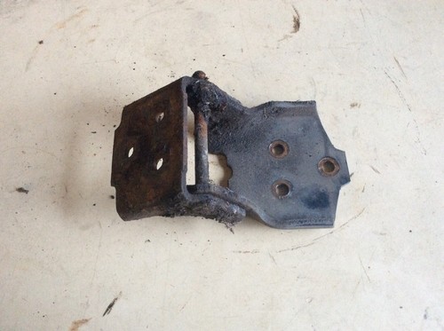 70-81 CAMARO FIREBIRD TRANS AM LH Left Driver LOWER Bottom DOOR HINGE - Picture 2 of 11