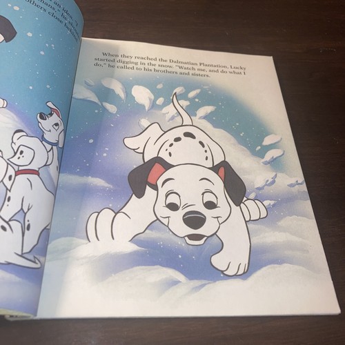 A Little Golden Book, 101 Dalmatians Snow Puppies 1997 - Picture 4 of 5