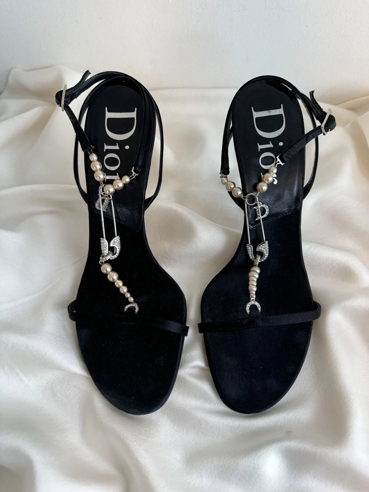 Pin's sécurité vintage années 2000 Christian Dior strass + talons nacrés chaussures