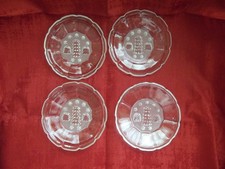 4 uralte kleine Pressglas / Glas Teller / Dessert Teller mit Winter Motiven