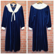 Vintage Komar Long Blue Velvet Robe Lace Trim Victorian Nightgown Size M Pockets