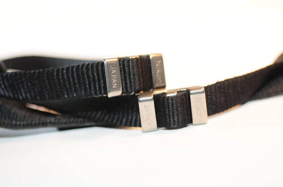 Nikon AN-4 flaco negro clásico cámara correa de hombro hebillas de metal de los años 80 Foto 3 de 3