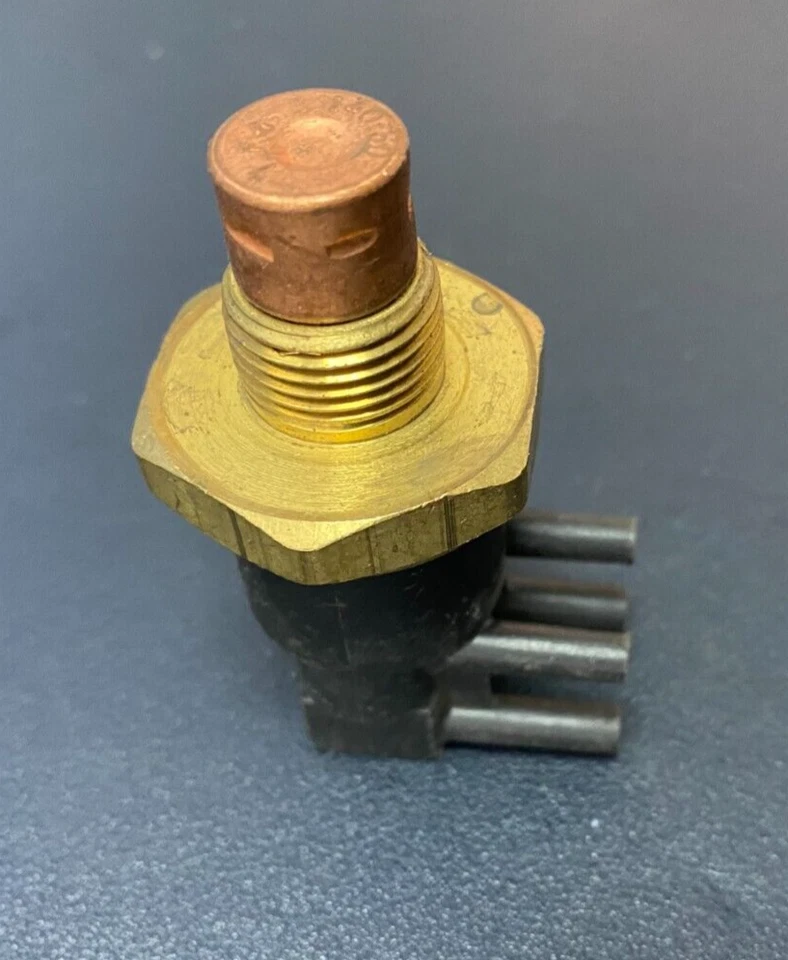 SMP PVS144 NEW Ported Vacuum Switch - Image 2 of 4