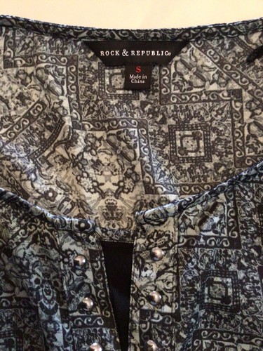 Rock & Republic Womens S Gray Black Print Silver Studs Tunic Blouse - Picture 4 of 8