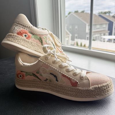 Dolce Vita Women's Floral Embroidered Low Top Lace-Up Sneakers Beige/Pink
