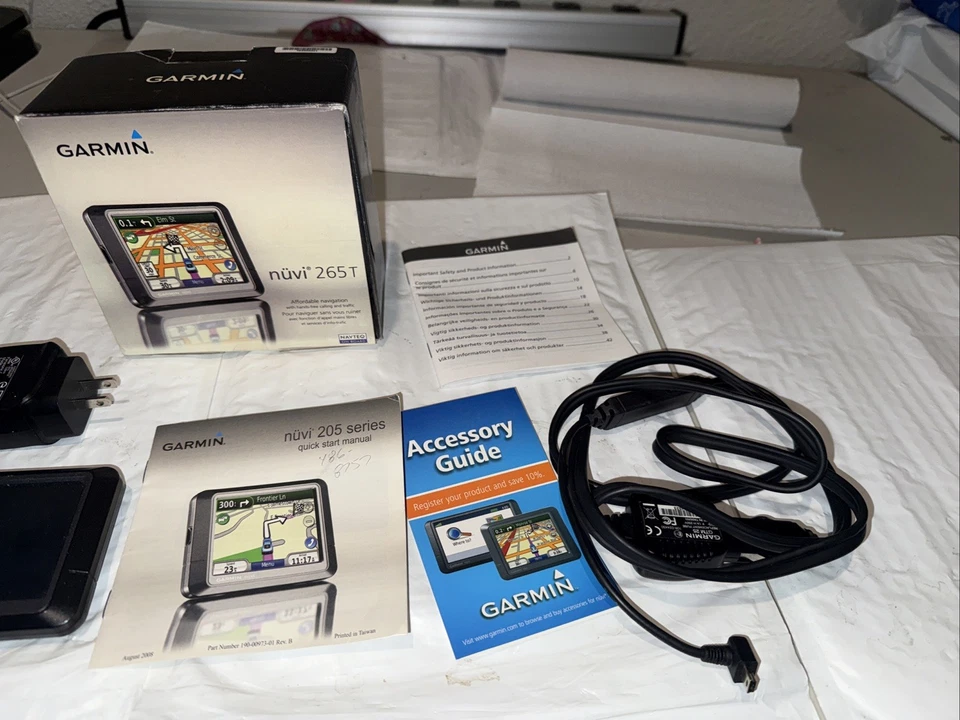 Garmin Nüvi 265T 3.5-Inch Bluetooth Portable GPS Navigator Traffic & Accessories - Image 4 of 4