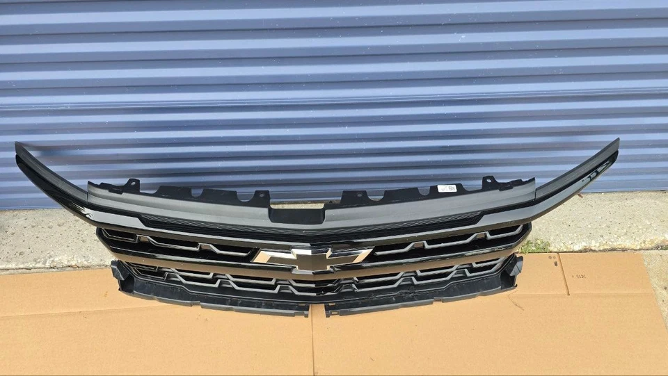 2024 2025 Chevrolet Silverado 1500 Z71 OEM Front Grill Grille Black w/ Camera - Image 2 of 4