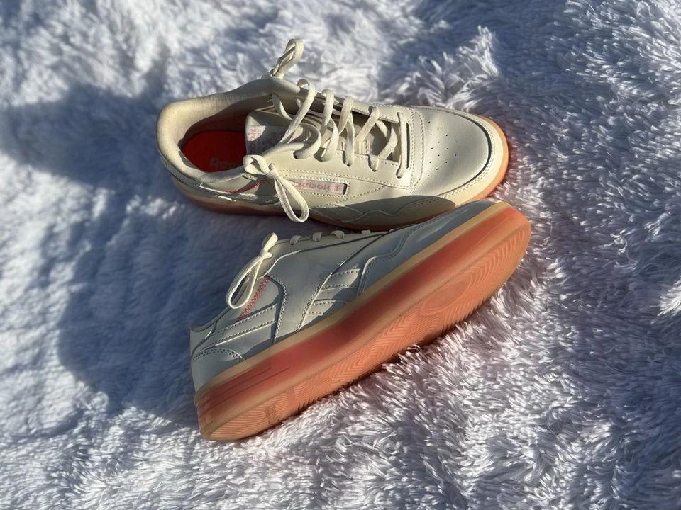 Reebok Classic Women's US Size 11 EU Size 42.5 Gently Use And Barely Worn - Image 3 of 4