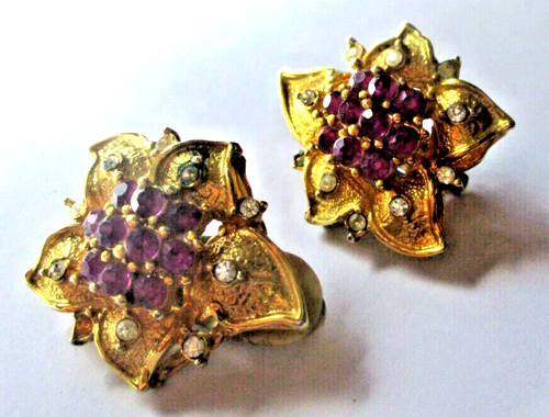 Boucles d'oreilles anciennes en pierre violette main image 1