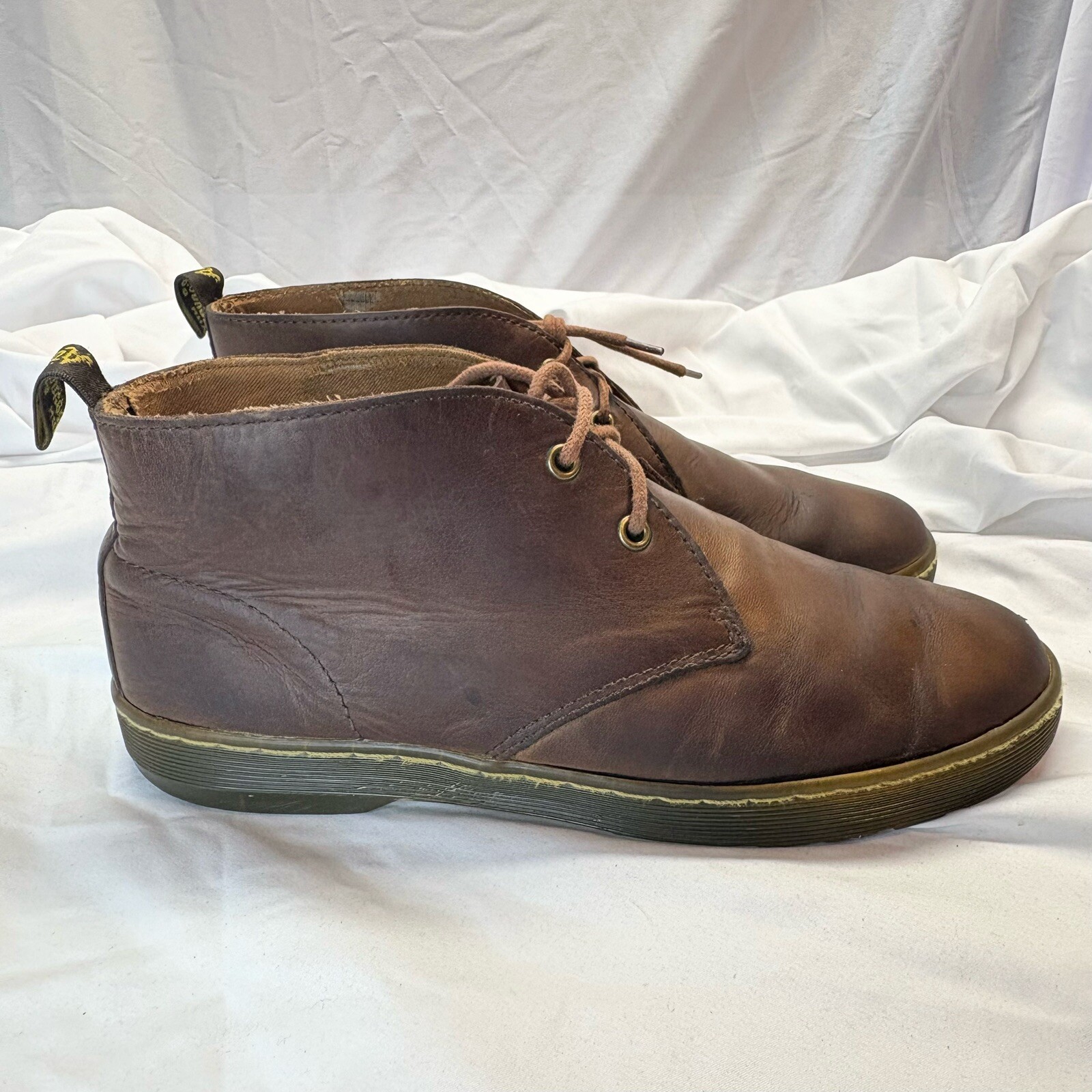 SAOLA Stivali chukka Dr. Martens Cabrillo da uomo taglia 10 M in pelle marrone suola morbida AW004