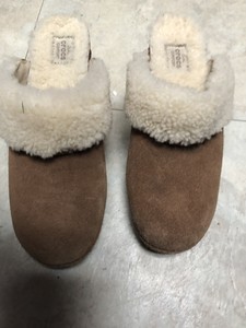 tan crocs with fur