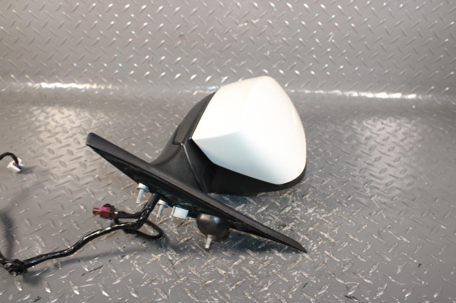 Maserati Ghibli 2022 Right Side view mirror housing White
