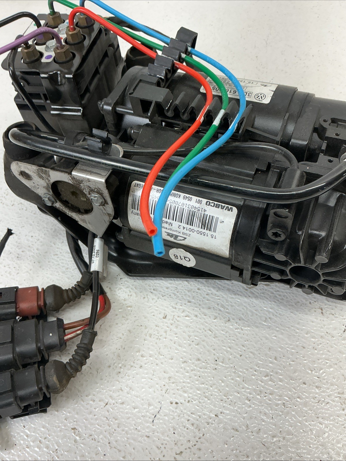 03-18 Bentley Continental GTC GT Flying Spur Air Suspension Compressor Pump OEM