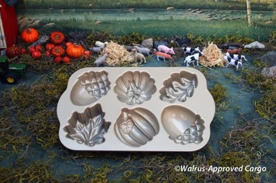 WILLIAMS-SONOMA NORDIC WARE AUTUMN TREATS CAKELET PAN -NWT- RISE UP, FALL TASTE!