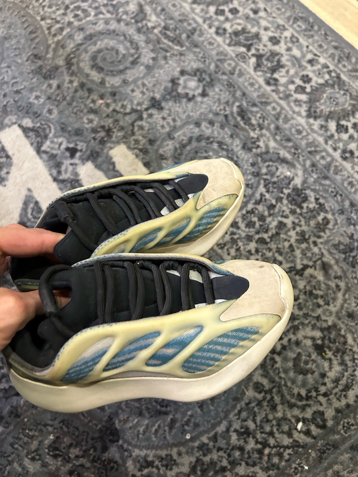 Size 4 - adidas Yeezy 700 V3 Kyanite thumbnail 2