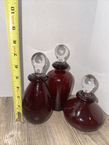 Bottiglia Vetro Rosso Vanità Bagno con Tappi Vetro Trasparente Set di 3 Bottiglie Profumo - Foto 3 di 7