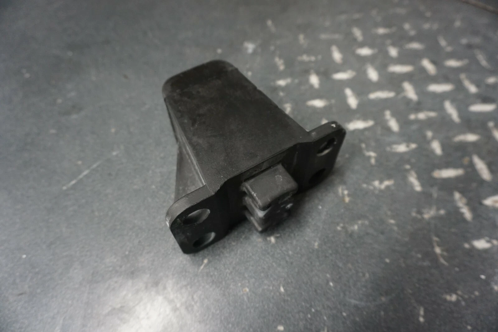 1995-2004 Yamaha OEM Upper Engine Stopper Mount Freshwater Wave Venture 700
