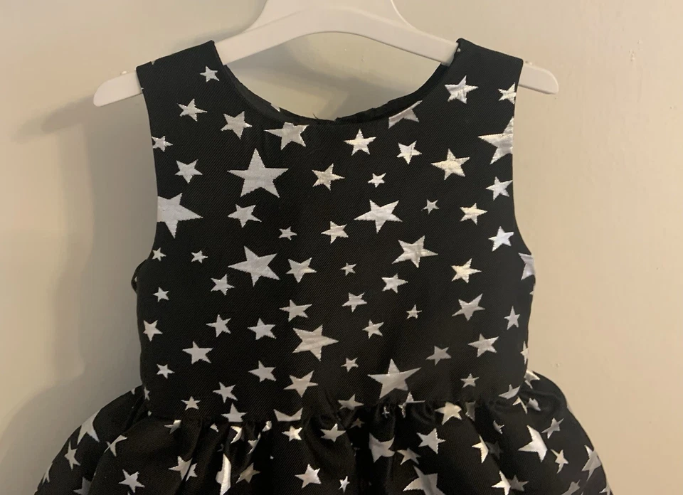 (全新无标签)H&M 女孩尺寸 1.5-2 岁黑色特殊场合银色星星连衣裙 — 第 2/4 张图片