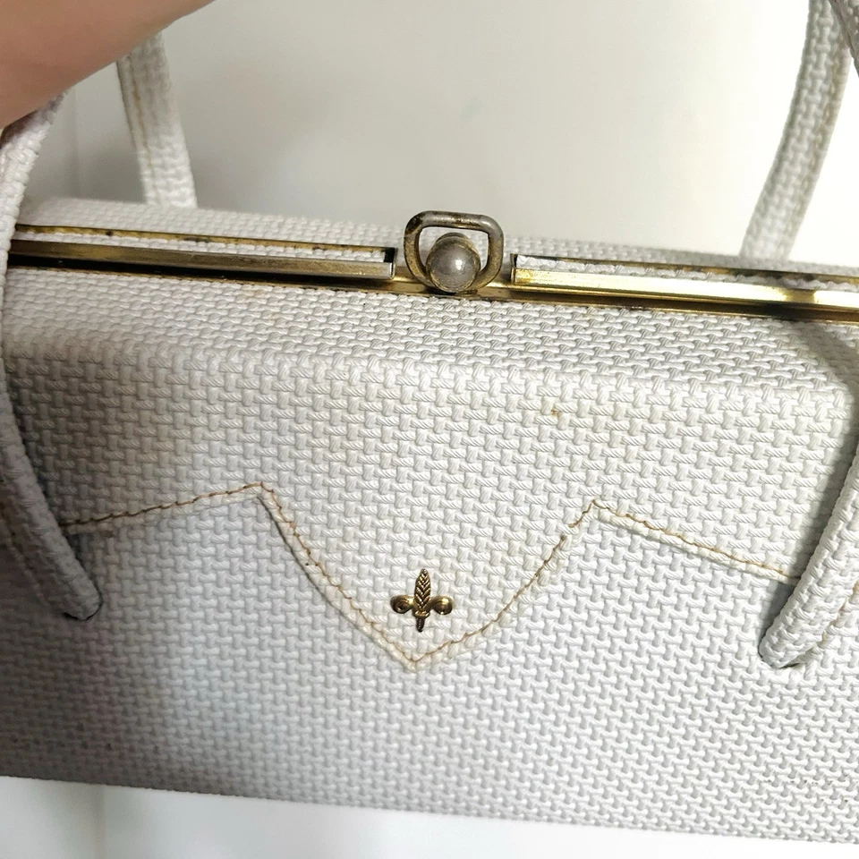 Vintage Rectangular Box Purse White Woven Pattern Gold Tone Details - Image 2 of 4