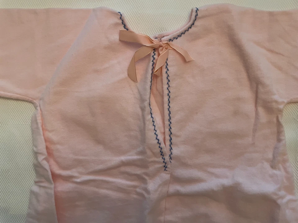 复古婴儿柔软法兰绒手工刺绣 4 件:毯子,帽子,2 件套 — 第 2/4 张图片