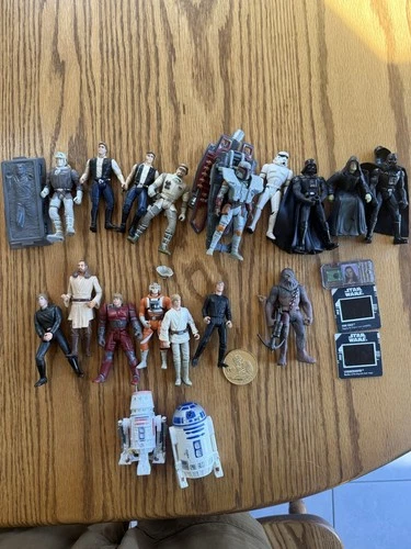 Star Wars Kenner & Hasbro 1990-2000s Vintage Action Figure Lot of 19