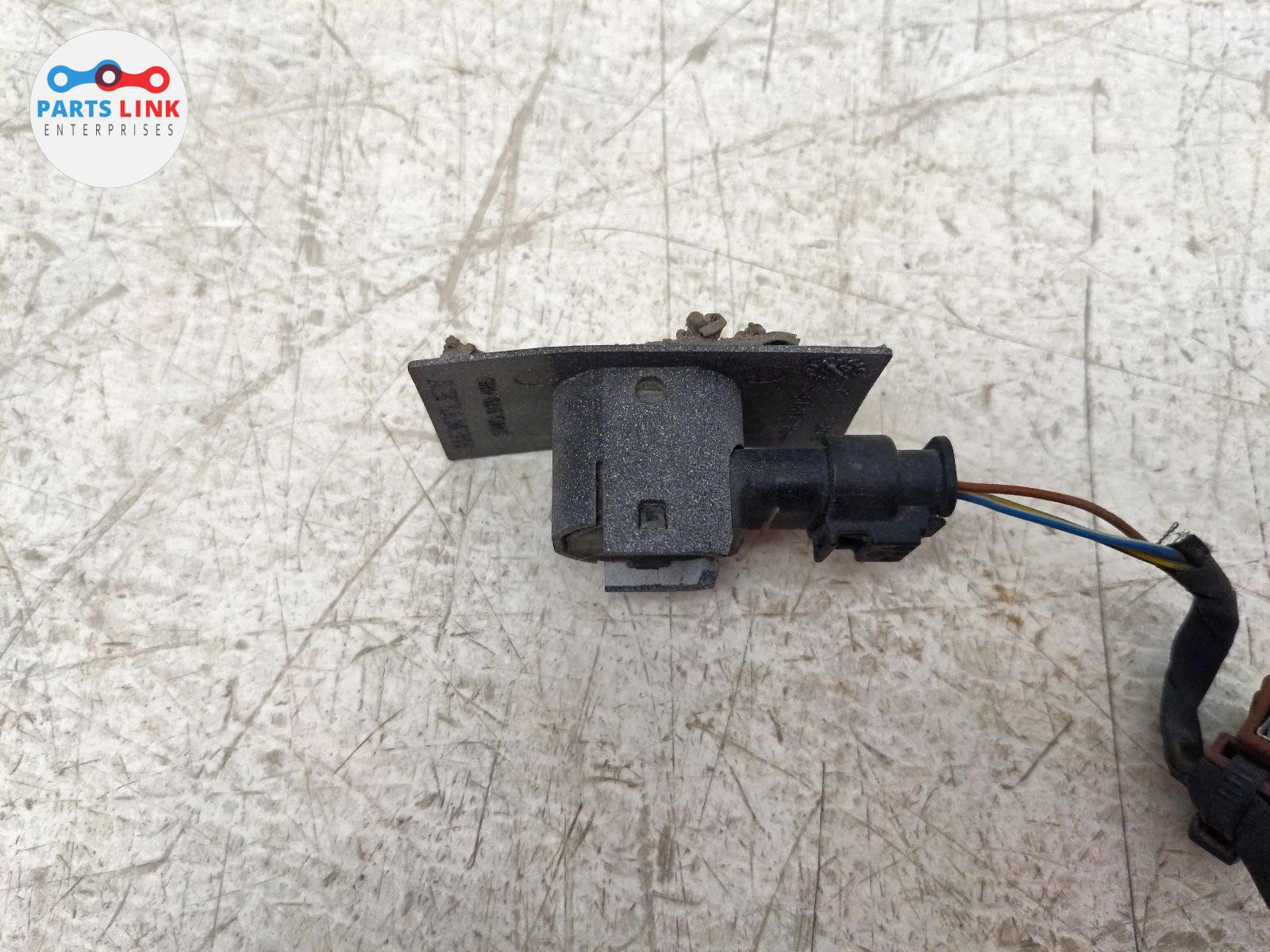 2006-12 BENTLEY CONTINENTAL FLYING SPUR PARKING SENSOR PDC BRACKET PLUG ASSY 3W2