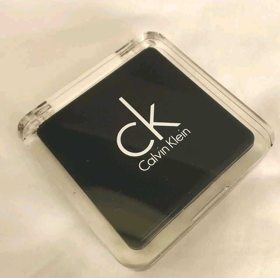 Sombra de ojos cuádruple Calvin Klein ~ 104 variación púrpura ~ ¡NUEVA SIN CAJA! Foto 3 de 4