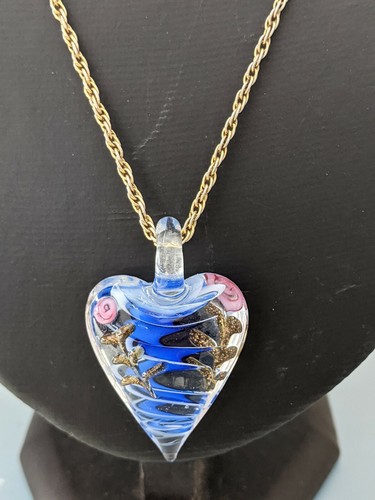 VINTAGE BEAUTIFUL MURANO GLASS HART SHAPED PENDANT ON LONG CHAIN