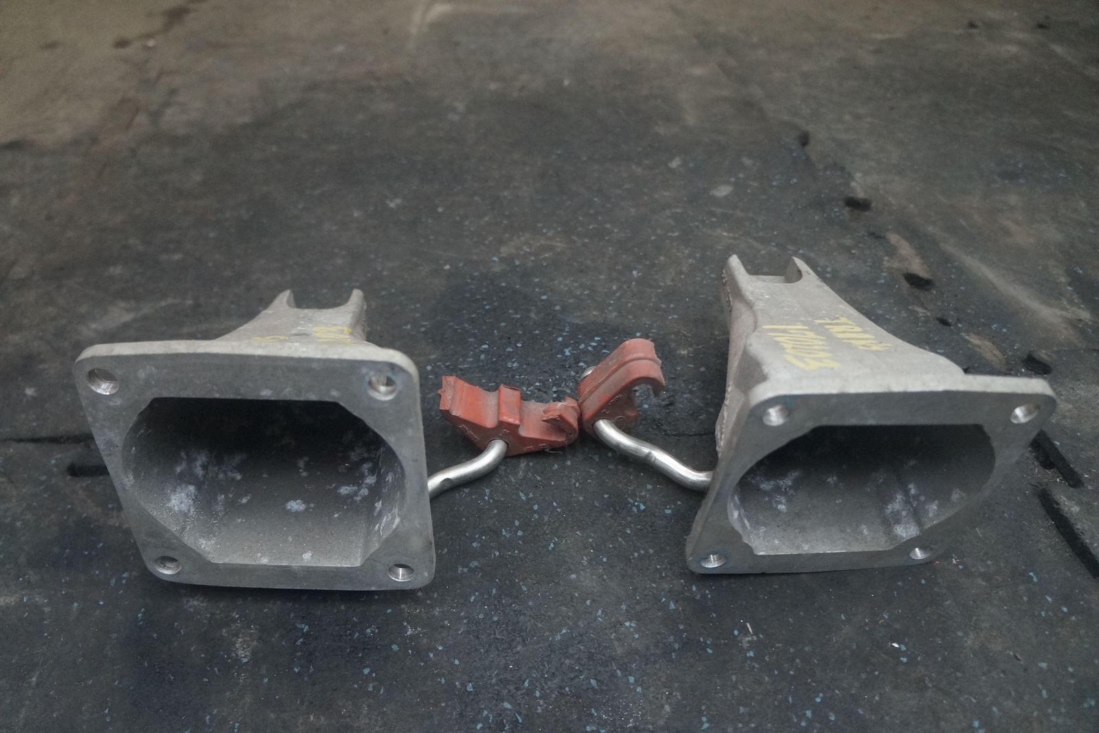 Set 2 Left Right Transmission Mount Bracket 4G43-7M125-DB Aston Martin DB9 2007