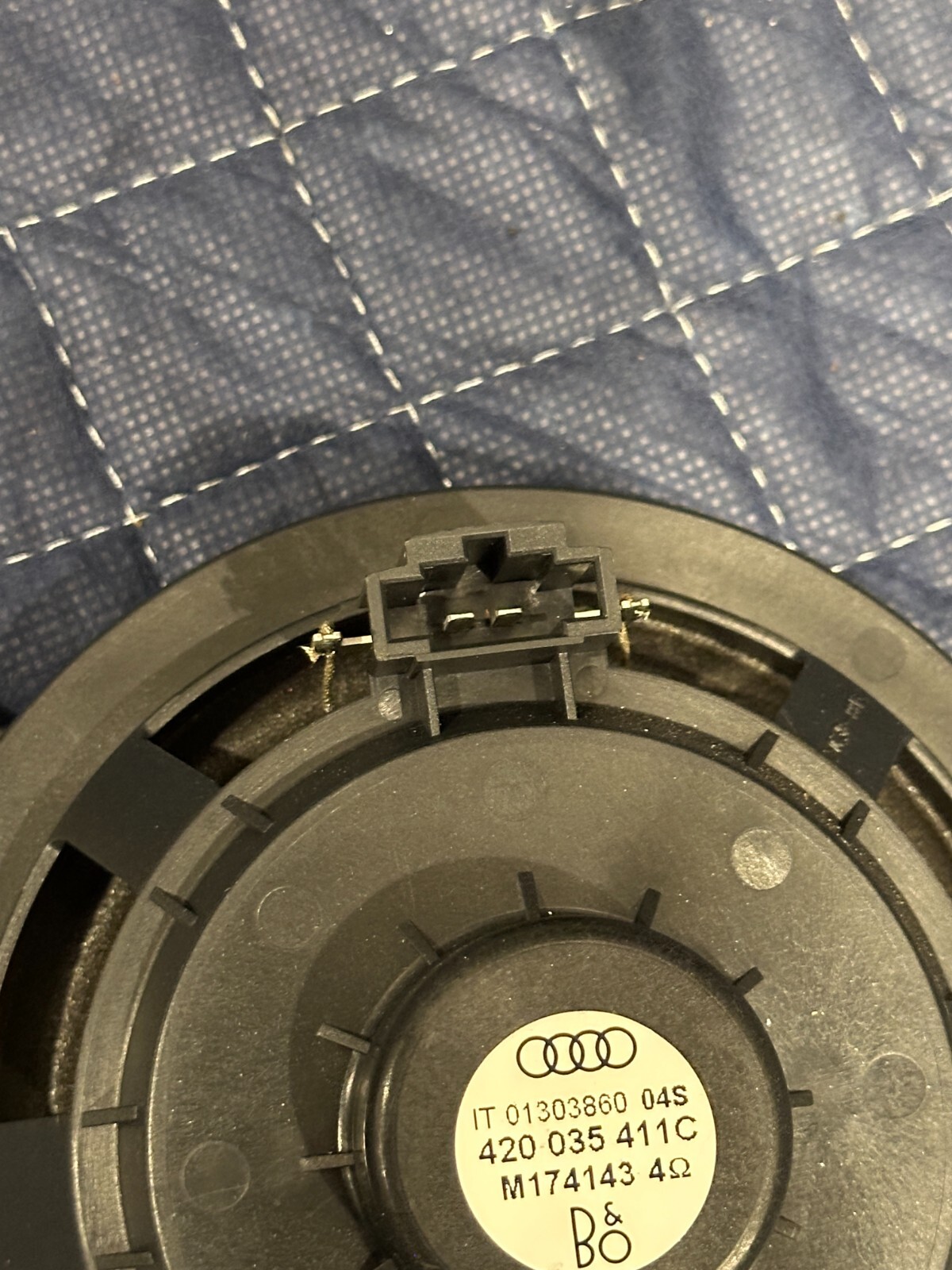 2014 AUDI R8 V8 OEM REAR RIGHT PASSENGER BANG & OLUFSEN SPEAKER 420 035 411 C