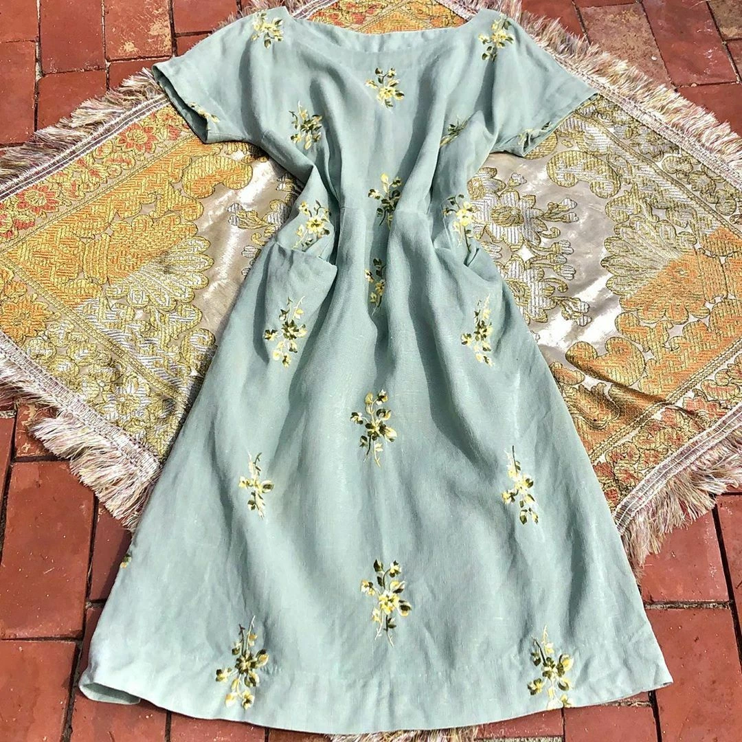 1940s Vintage Linen Embroidered Sage Green Midi Dress
