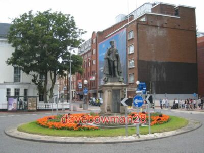 FOTO KREISVERKEHR UND EDWARD VII STATUE AUSSEN LESEBAHNHOF 2008