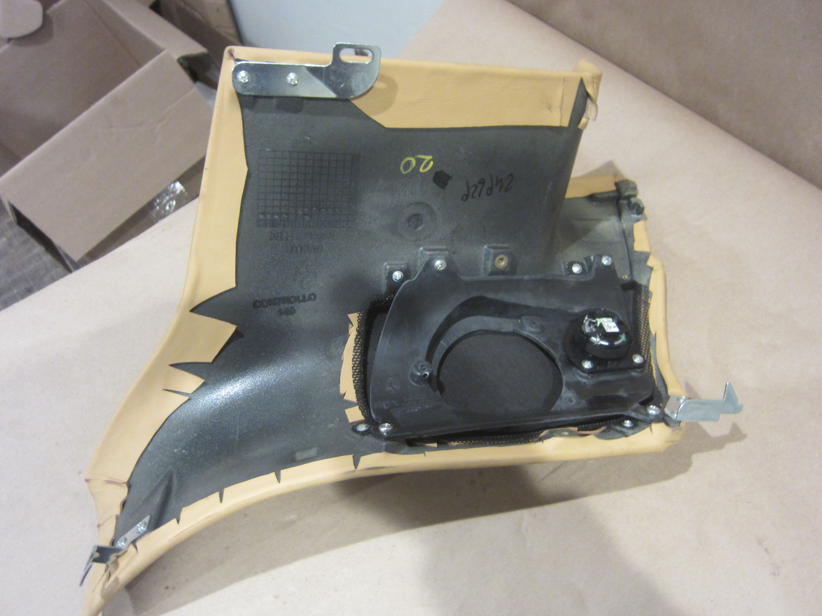 Ferrari 458 Spider - RH Lower Lateral Trim - Beige- P/N 84331305