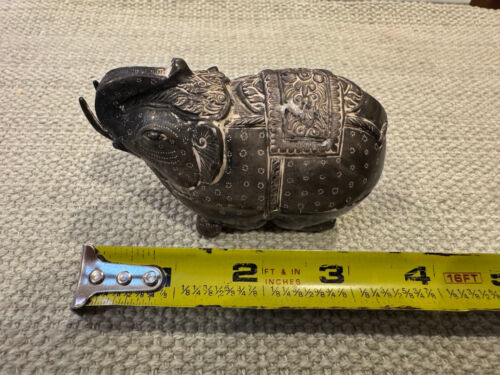 Two Cambodian Silver Foo Dog & Elephant Betel Nut Boxes - 1 signed - Picture 10 of 14