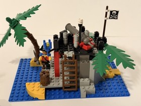 Lego Pirates 1788 Treasure Chest Set, 100% Complete, manual included, no box