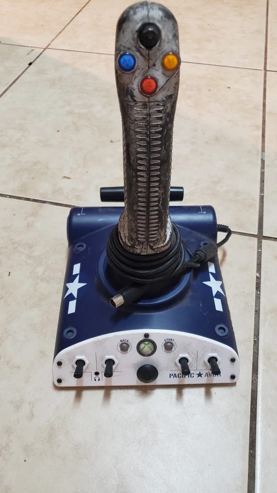 Pacific Aviator AV8R Flight Stick para Xbox 360 Modelo #47328 Mad Catz Accesorio Foto 2 de 4