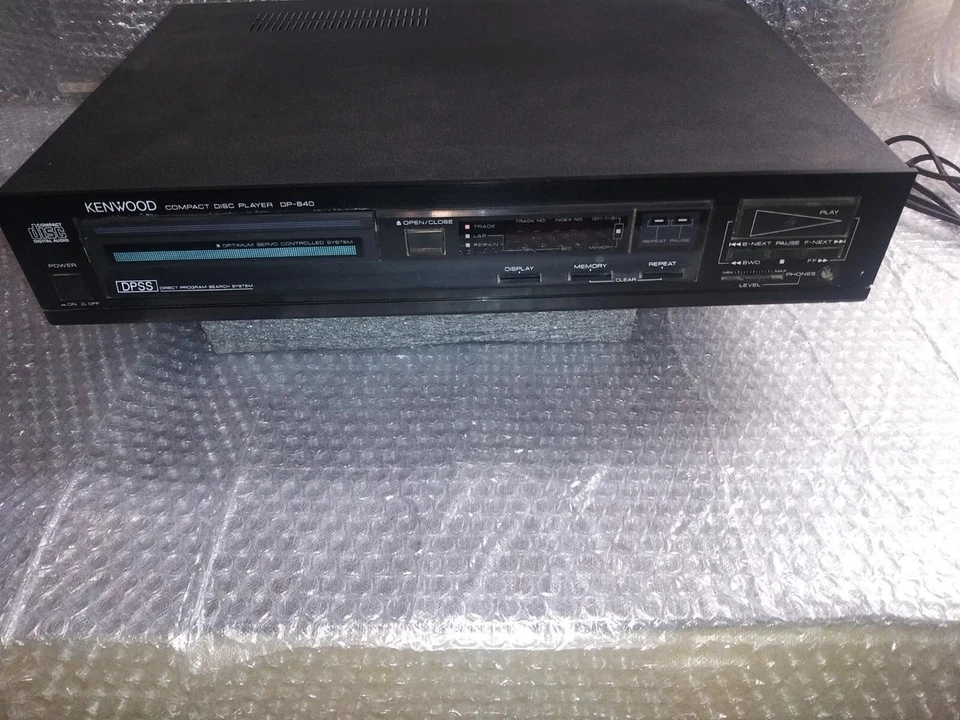 Reproductor de discos compactos Kenwood DP-840 Foto 2 de 4