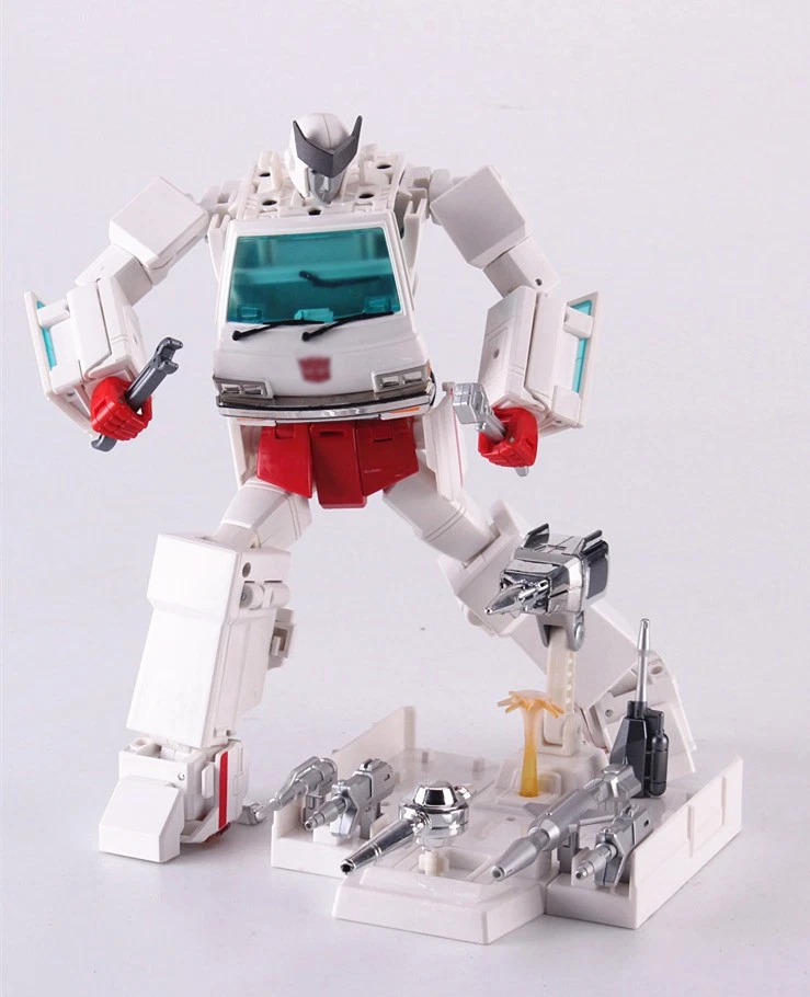 Masterpiece MP30 Ratchet 6" Action Figure Toy New in Box - Image 3 of 4