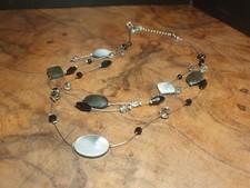 Atemberaubende Bonita-Halskette mit Perlmuttperlen. Neu und unbenutzt. 40 cm