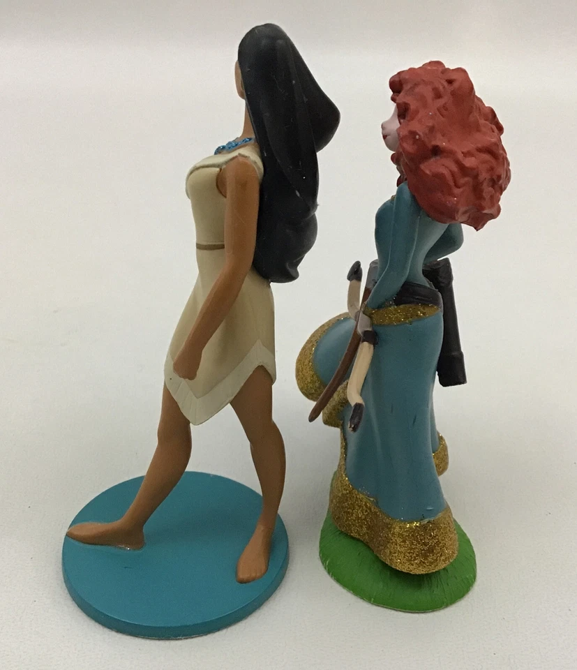 Lote de 2 bonecos de princesa glitter Disney Store brinquedo Merida Pocahontas 4" - Imagem 4 de 4