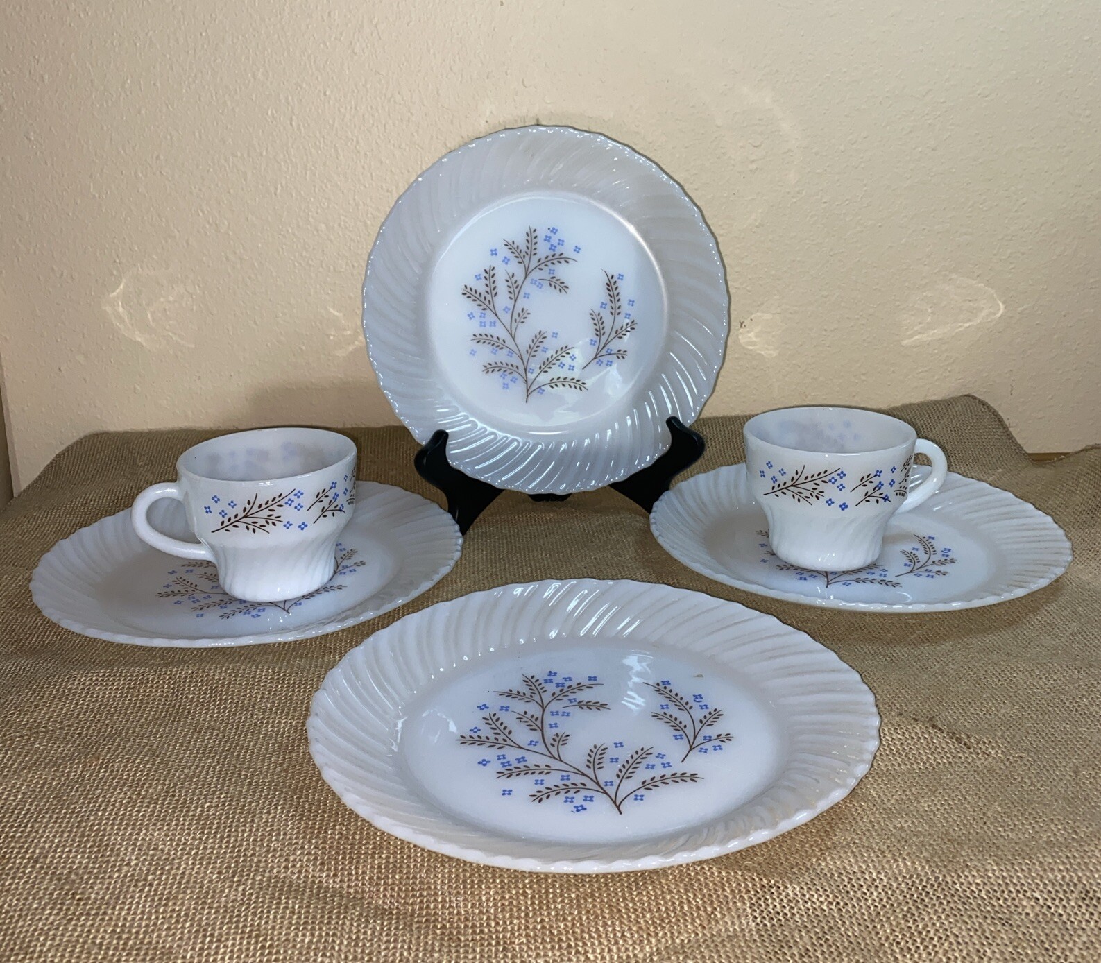4 Termocrisa Mexico Milk Glass Blue/Brown Floral Swirl Edge 9